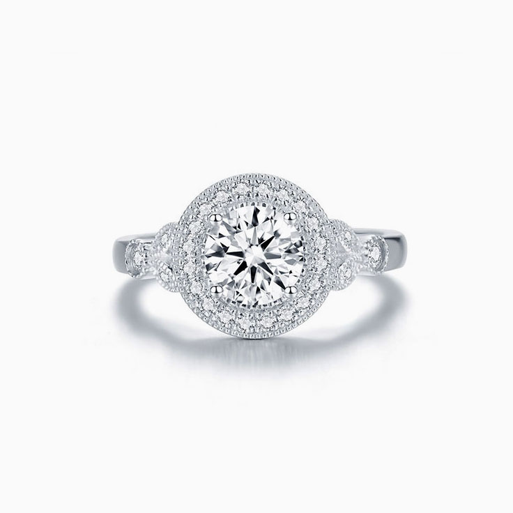 Vintage Engagement Ring with a Round Brilliant Diamond