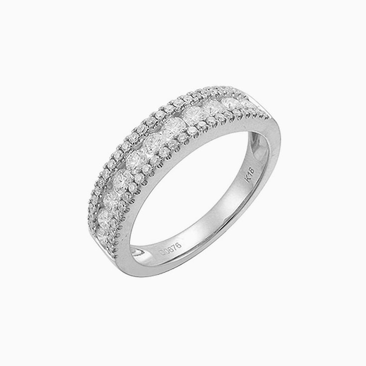 Round Diamond in multi setting band