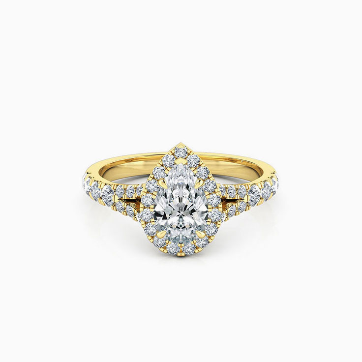 Pear cut daimond with halo and spilt diamond band