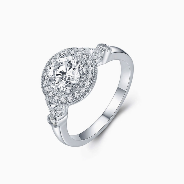 Vintage Engagement Ring with a Round Brilliant Diamond