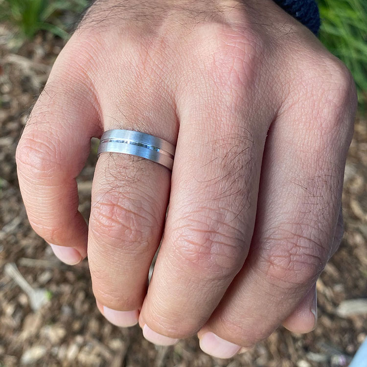 Centre Grooved mens wedding ring B2866