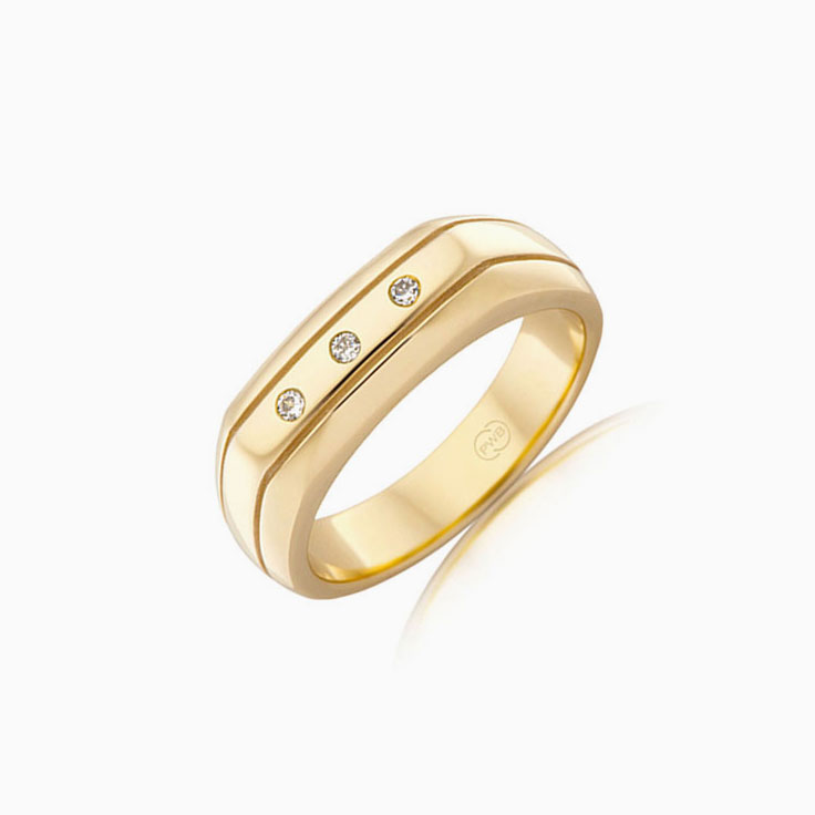 Grooved Signet Ring With Three Diamonds