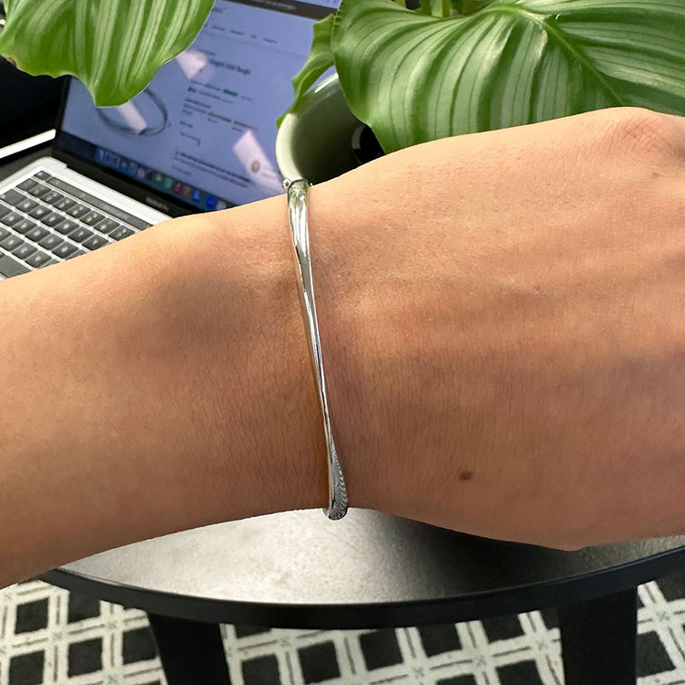 Italian Hinged Gold Bangle