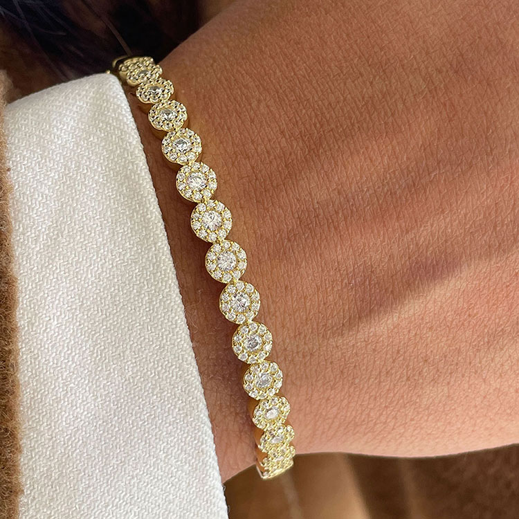 Round halo diamond bangle